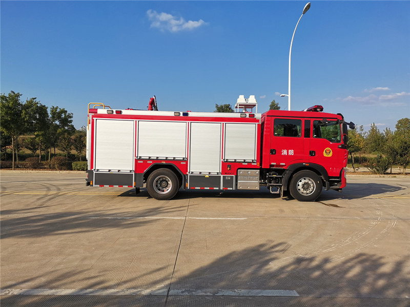 重汽A類泡沫主戰(zhàn)消防車(chē)