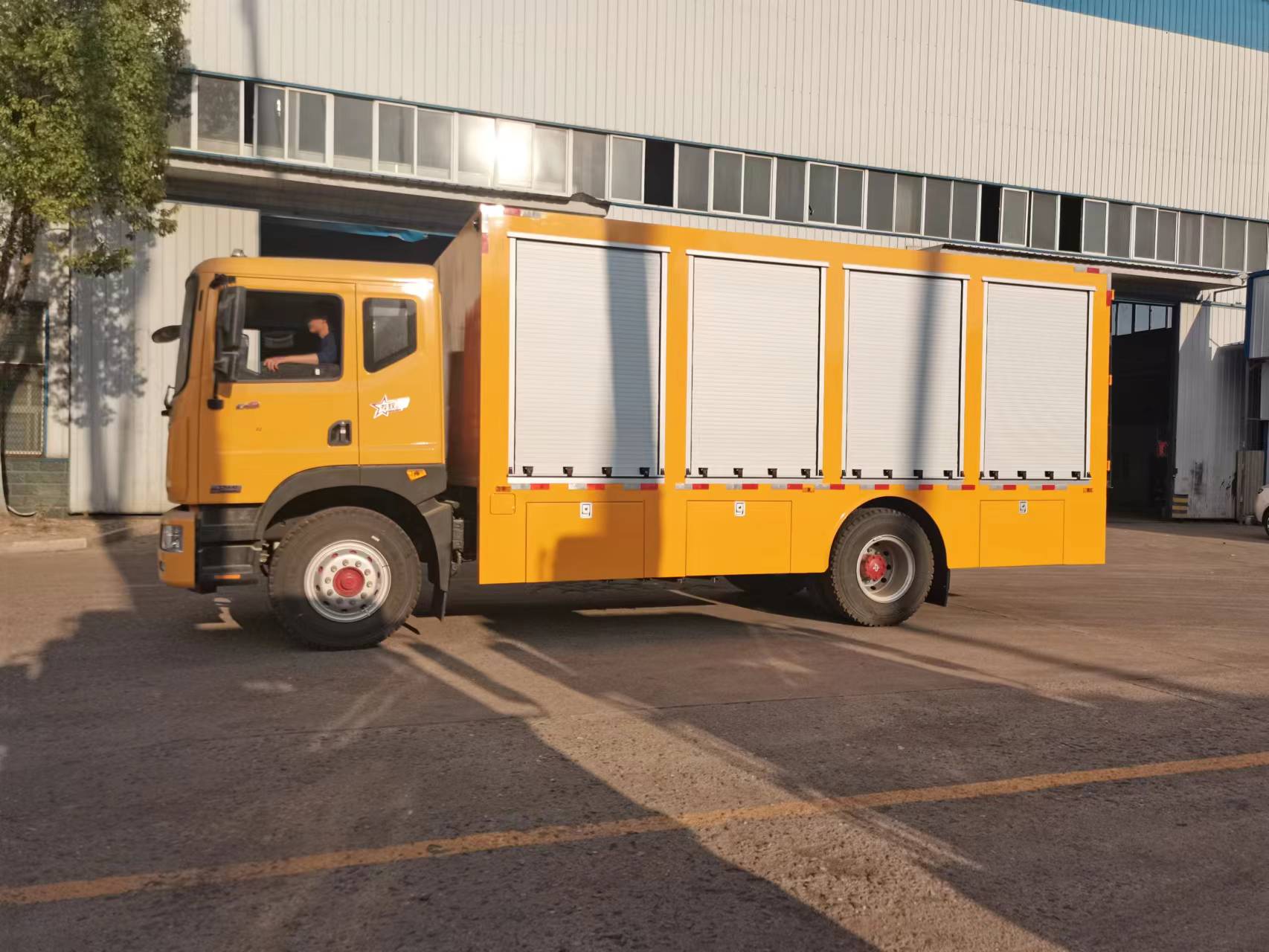 東風(fēng)D9裝備車(chē)
